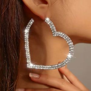 🌻5/$25🌻 Rhinestone Heart Earring